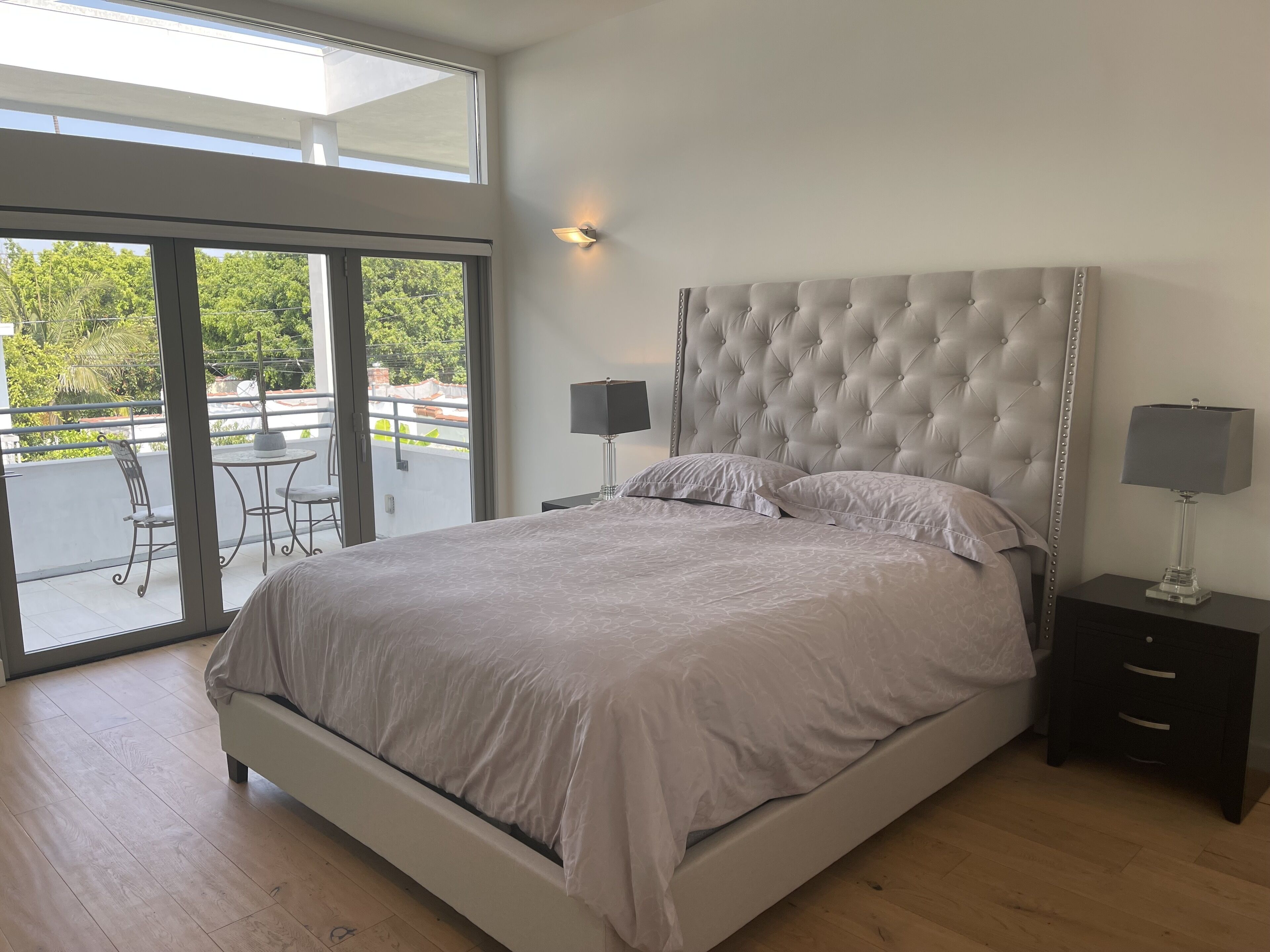 Pool/Spa, Pizza oven, Outdoor Kitchen, Gym, Walk to restaurants central location