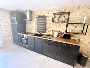 Fridge, microwave, stovetop, coffee/tea maker - Charming provence mas with private pool (CONNAUX)