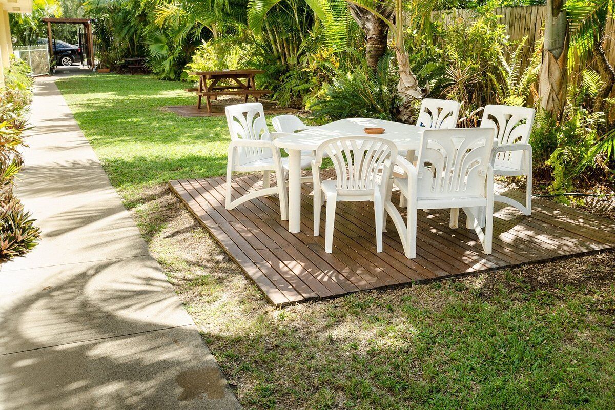 Beachside 2 bedroom apartment with pool — image 4