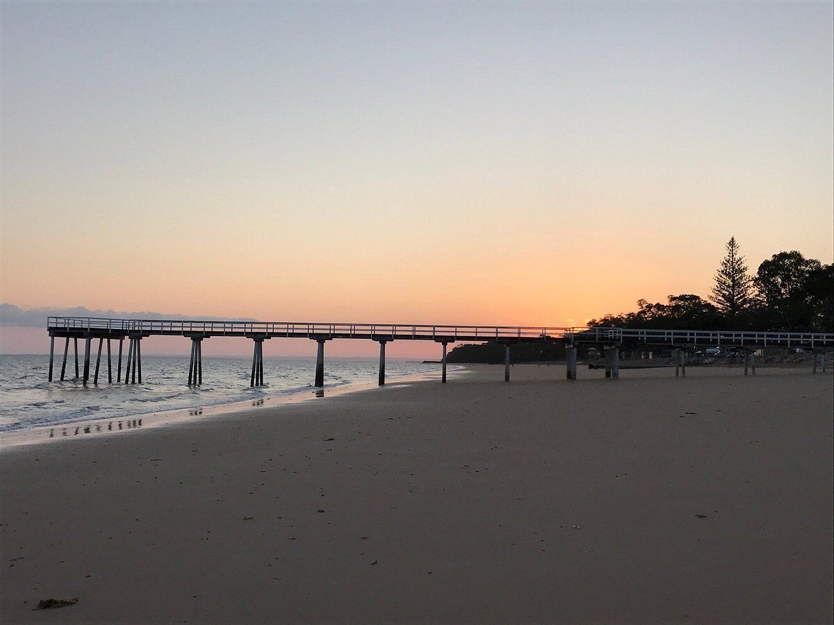 Beachside 2 bedroom apartment with pool — image 5