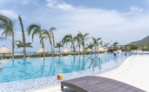 Outdoor pool - Samaria Beach Club Apt 1036 <br>Santa Marta, COLOMBIA  (Santa Marta)