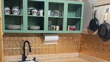 KĂŒhlschrank, Mikrowelle, Ofen, Herdplatte