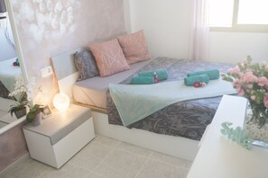 2 室のベッドルーム、セーフティボックス (室内)、アイロン / アイロン台、旅行用ベビーベッド
