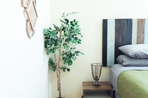 2 soverom, skrivebord, reiseseng for barn og wi-fi (inkludert)