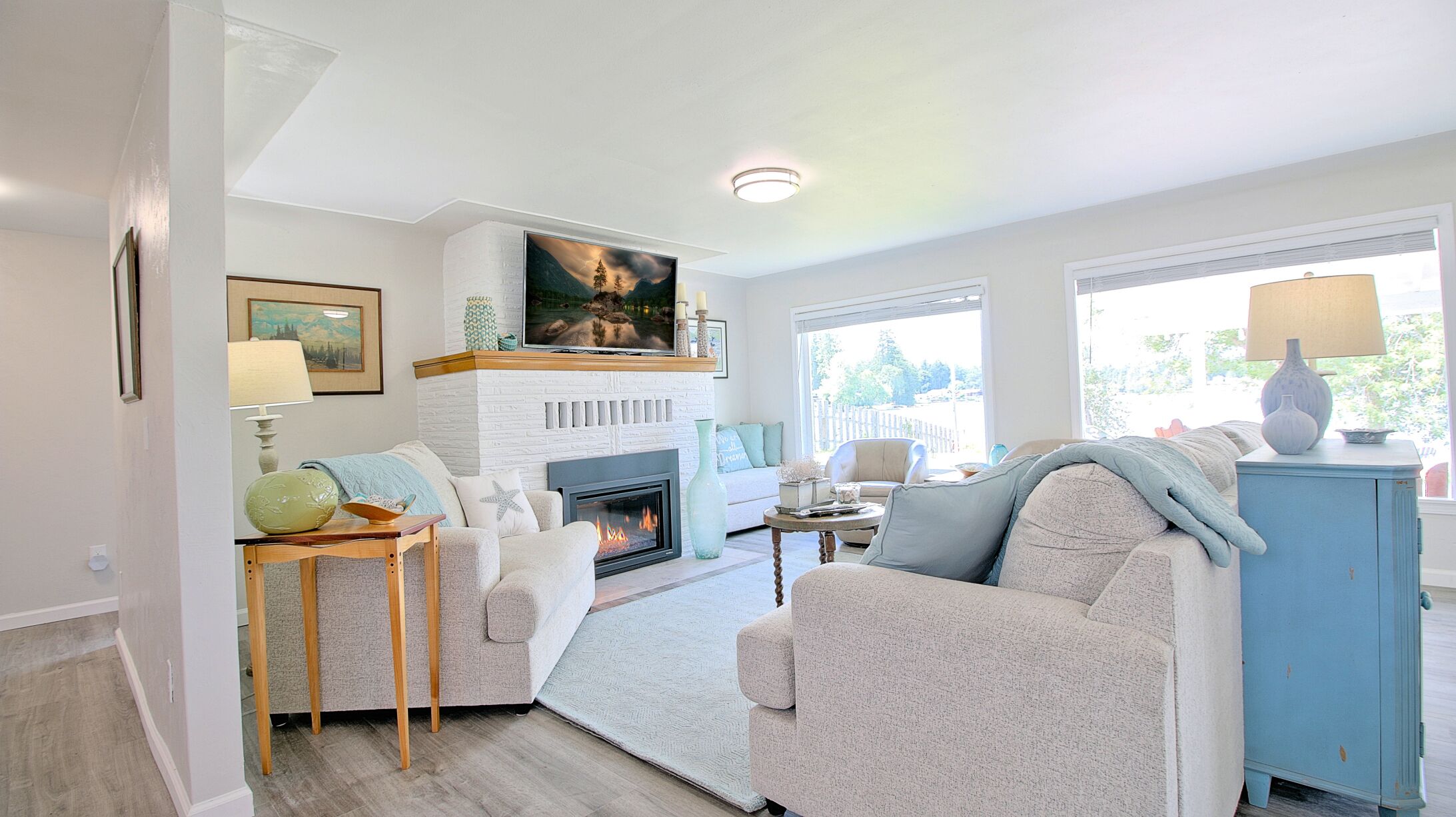 NEW LISTING! Island LakeHouse - Waterfront Home -3BD Beach&Kayaks