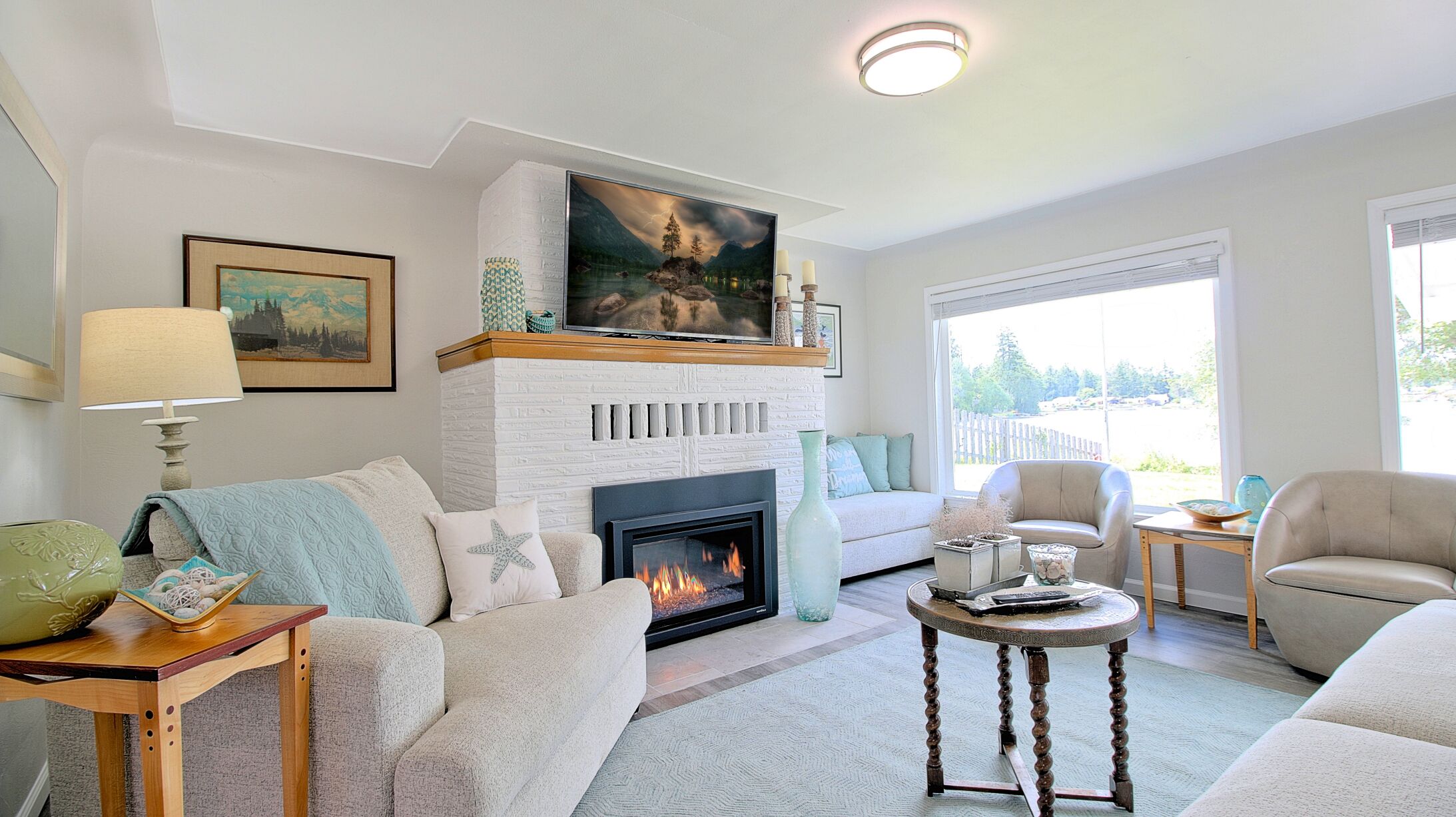 NEW LISTING! Island LakeHouse - Waterfront Home -3BD Beach&Kayaks