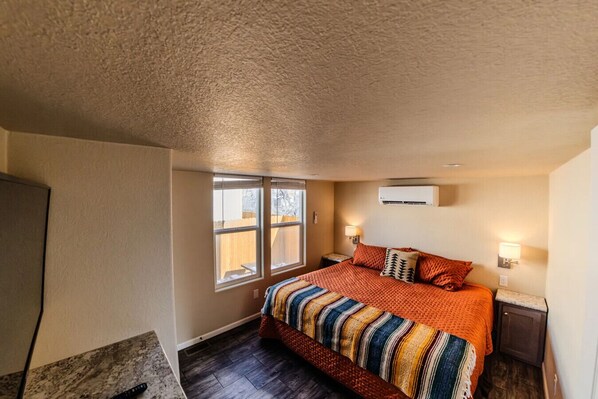 1 bedroom, desk, travel cot, free WiFi