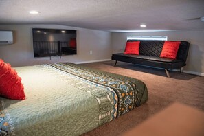 1 bedroom, desk, travel cot, free WiFi - Fisher Towers Cabin #07 (Moab)