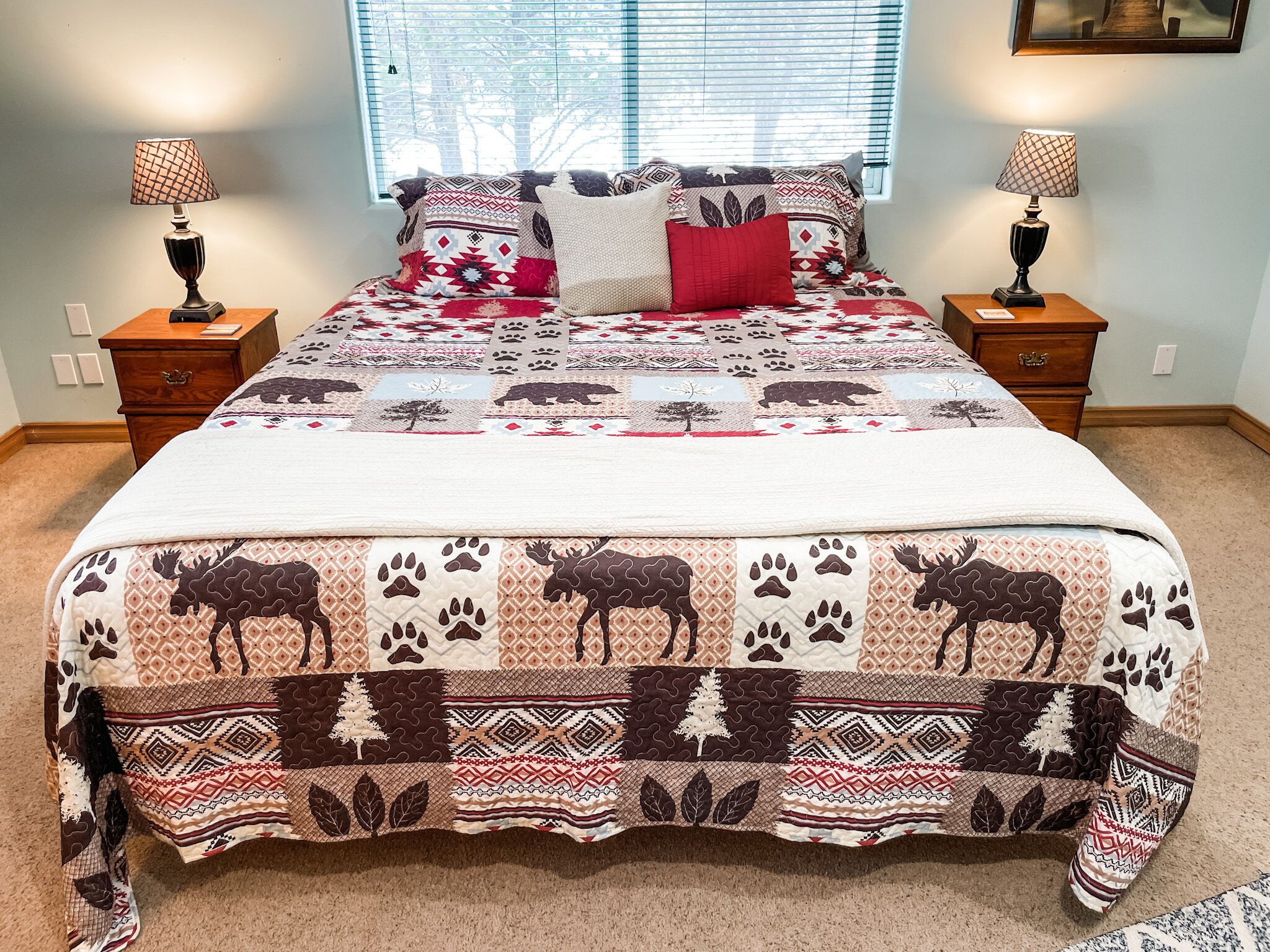 SHARC passes, Private mini Arcade, Hot tub, Central A/C, Trailer parking. 