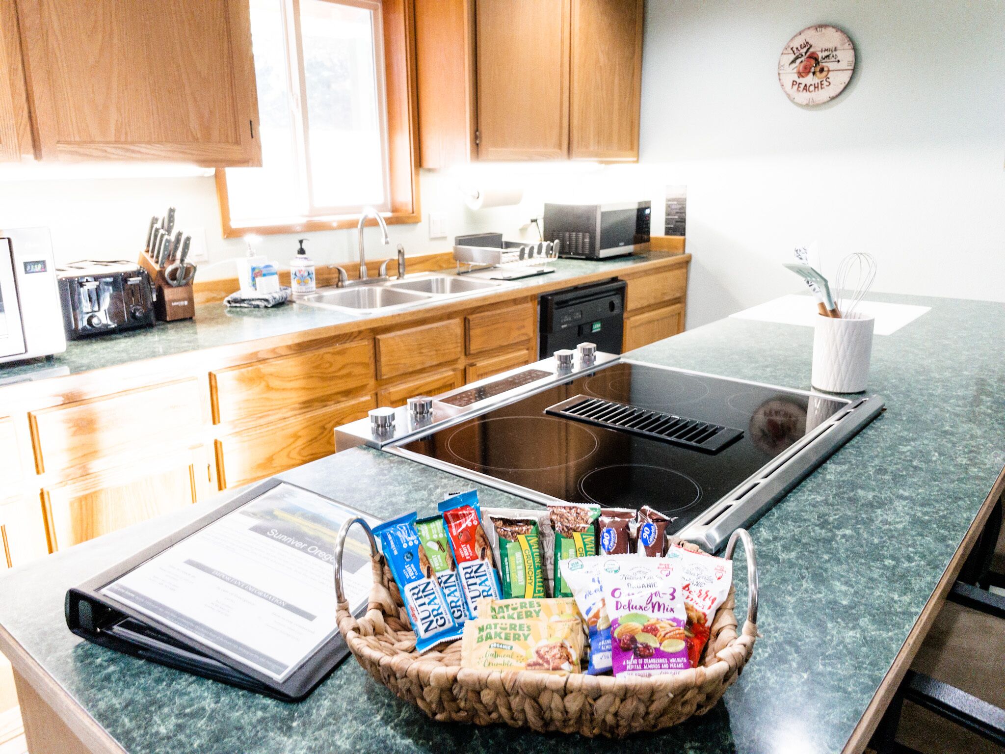 SHARC passes, Private mini Arcade, Hot tub, Central A/C, Trailer parking. 