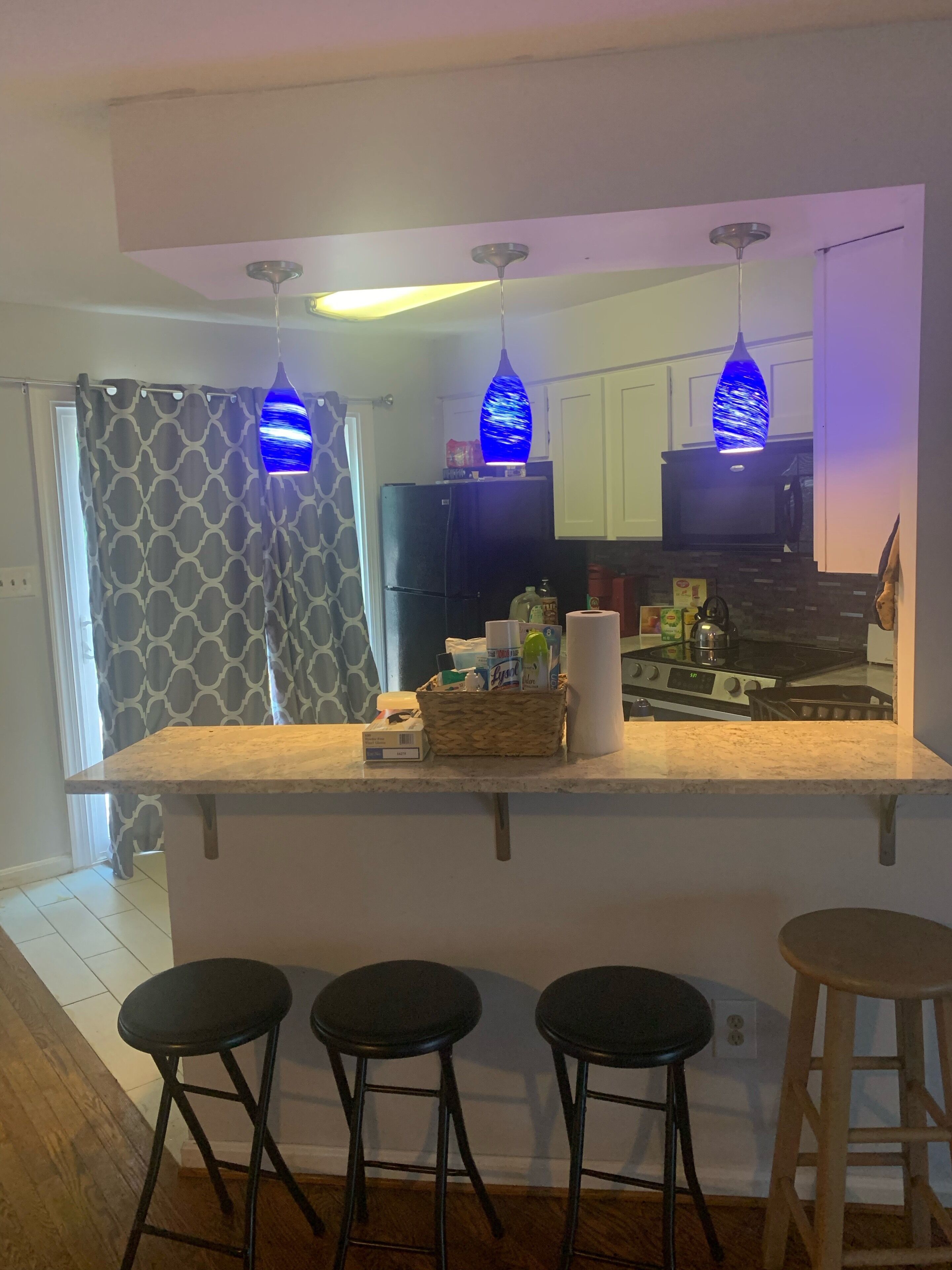 Microwave, oven, dishwasher, coffee/tea maker