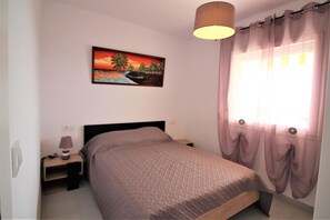 1 bedroom, iron/ironing board - FANTASTIC SITUATION IN FRONT OF THE FISHING PORT AND WITH A VIEW OF THE BAY. BIG TERRACE. PUBLIC PARKING IN FRONT OF THE BUILDING (Roses)