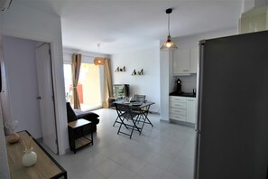 Interior - FANTASTIC SITUATION IN FRONT OF THE FISHING PORT AND WITH A VIEW OF THE BAY. BIG TERRACE. PUBLIC PARKING IN FRONT OF THE BUILDING (Roses)