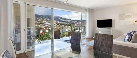 Fernseher, Stereoanlage