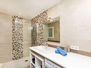 Hair dryer, towels