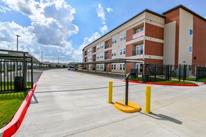 Exterior - 3J| Charm in Katy Asian Town & Marketplace|Gated Condo (Katy)