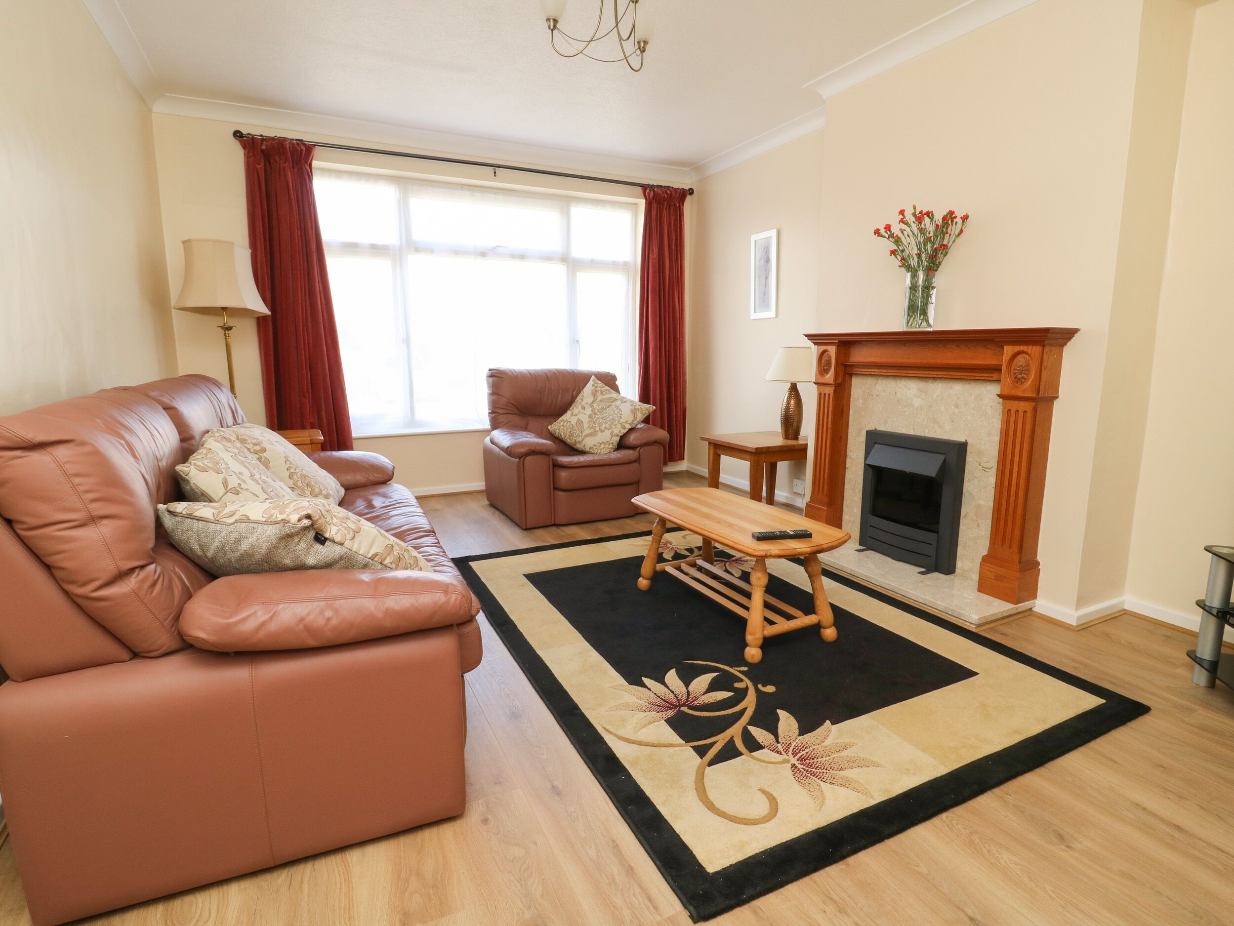 4 RANBY DRIVE, country holiday cottage, with a garden in Hornsea