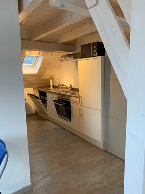 Kühlschrank, Mikrowelle, Ofen, Geschirrspüler