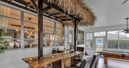 Waterfront Lakehouse, Private Dock, Tiki Bar, Playground, Near Legoland | Lake Idylwild Delight