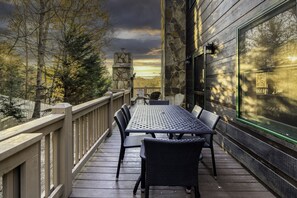 Outdoor dining - Stunning views! Premier location! Huge Game room! Hot tub! Fire pit! (Blue Ridge)