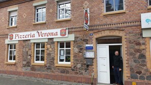 Unclassified image, 4 of 8, button