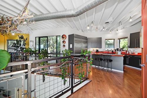 Oakland Hills Home: Artistic, Spacious, with Views, Home Office, and Gym