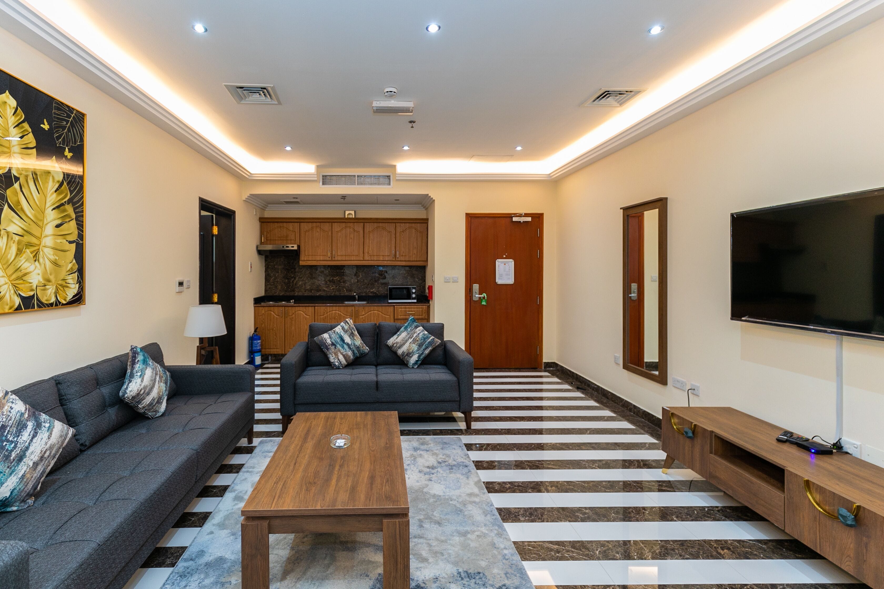 50-inch Smart TV with satellite channels, TV, pay movies