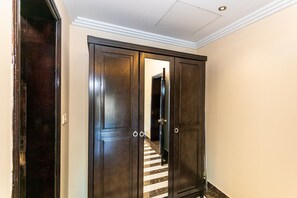 Smart TV 50-inch có truyền hình vệ tinh, TV 