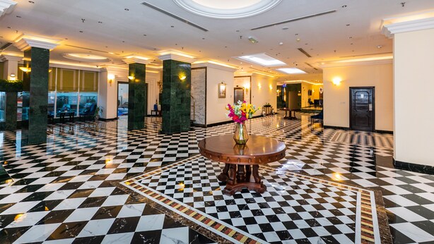 Lobby-lounge