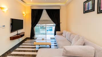 Smart TV 50-inci dengan saluran TV satelit, TV, dan film berbayar