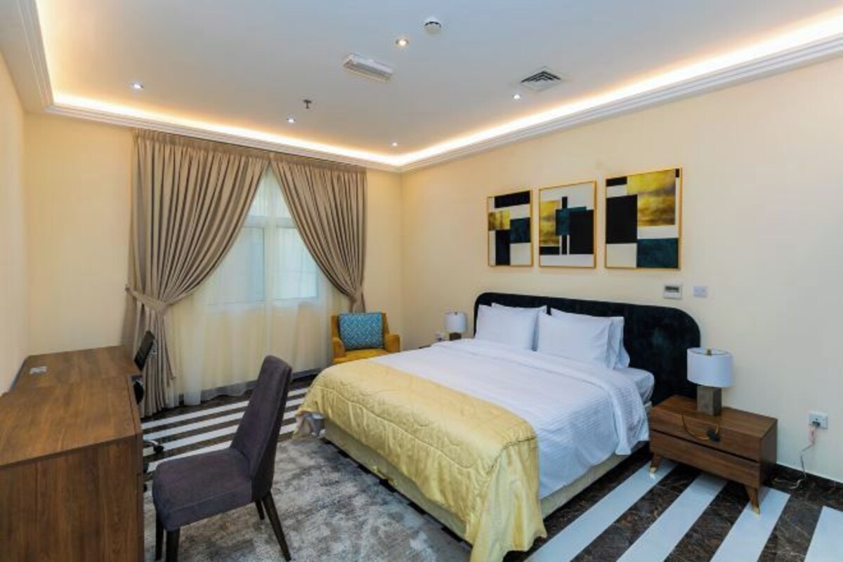 Premium bedding, pillowtop beds, in-room safe, desk