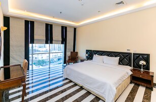 高档床上用品、加厚床垫、客房内保险箱、办公桌