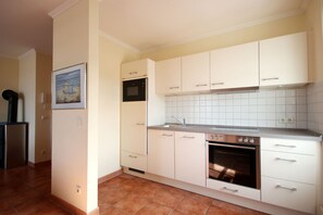 Réfrigérateur, micro-ondes, four, lave-vaisselle