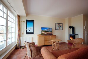 Unclassified image, 4 of 10, button