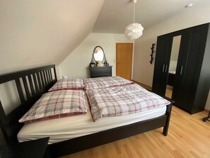 1 bedroom, iron/ironing board, travel cot, WiFi