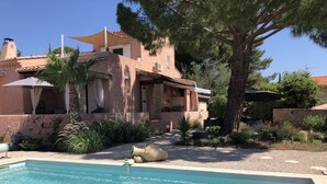 A pool area with a clear blue pool, surrounded by a patio with outdoor furniture and a large tree. - Villa 150 m2, 4 air-conditioned bedrooms 8/10pers swimming pool, close to beaches  (La Ciotat)