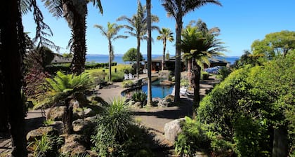 Tui Brand New Lakefront accommodation Whole House