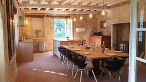 Dining - 17th-century mill on the Enéa river, 6km from Sarlat. Golden park 2.2 hectares. (Carsac-Aillac)