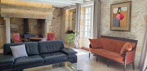 Interior - 17th-century mill on the Enéa river, 6km from Sarlat. Golden park 2.2 hectares. (Carsac-Aillac)