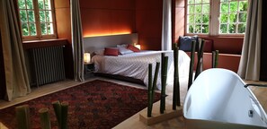 5 bedrooms, iron/ironing board, travel cot, free WiFi