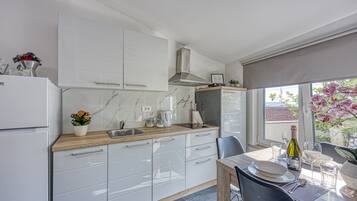 Family Studio, Mountain View, Mountainside (Honeymoon Suite Črni Kal) | Private kitchen | Fridge, oven, stovetop, electric kettle