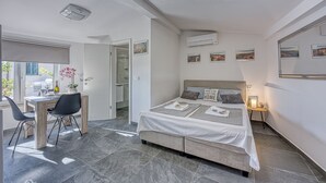 Unclassified image, 2 of 20, button - Honeymoon Suite Črni Kal (Koper)