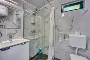 Family Studio, Mountain View, Mountainside (Honeymoon Suite Črni Kal) | Bathroom | Shower, hydromassage showerhead, hair dryer, towels