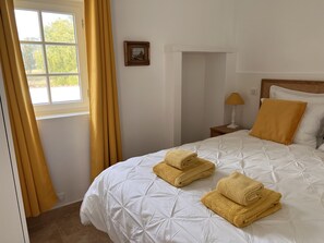 2 bedrooms, iron/ironing board, free WiFi, bed sheets