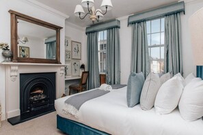 4 bedrooms, desk, iron/ironing board, free WiFi