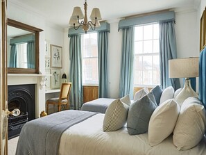 4 bedrooms, desk, iron/ironing board, free WiFi