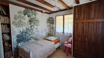 5 bedrooms, desk, iron/ironing board, free WiFi