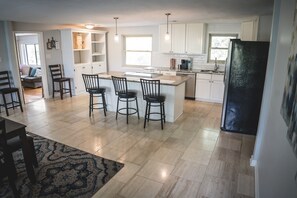 Fridge, microwave, oven, stovetop - The Retreat with Private Pool and Hot Tub! (Hickory)