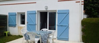Family Getaway: Private Pool, Close to Beach, Modern Amenities
