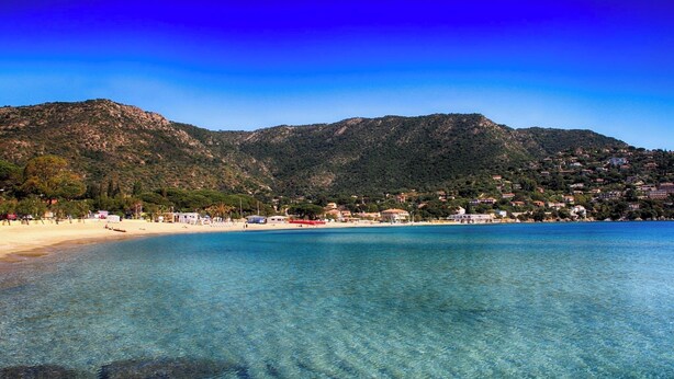 Beach nearby - Petite Maison (Le Lavandou)